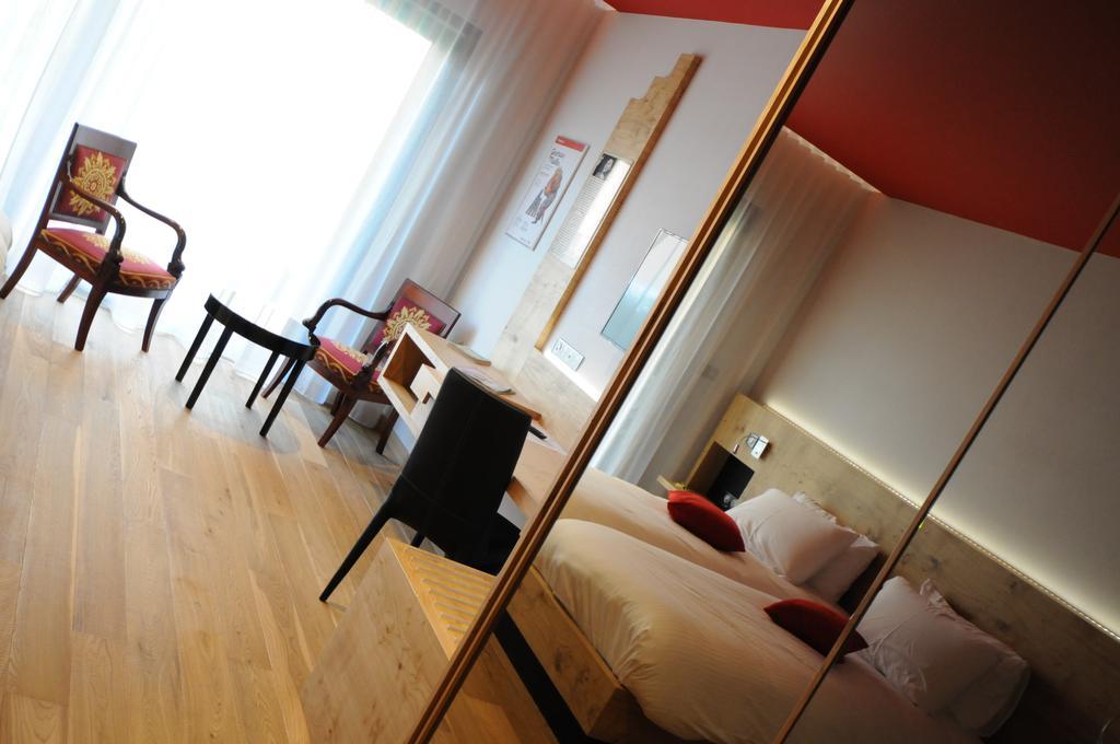 Logis Hotel Restaurant Au Boeuf Rouge Niederschaeffolsheim ภายนอก รูปภาพ